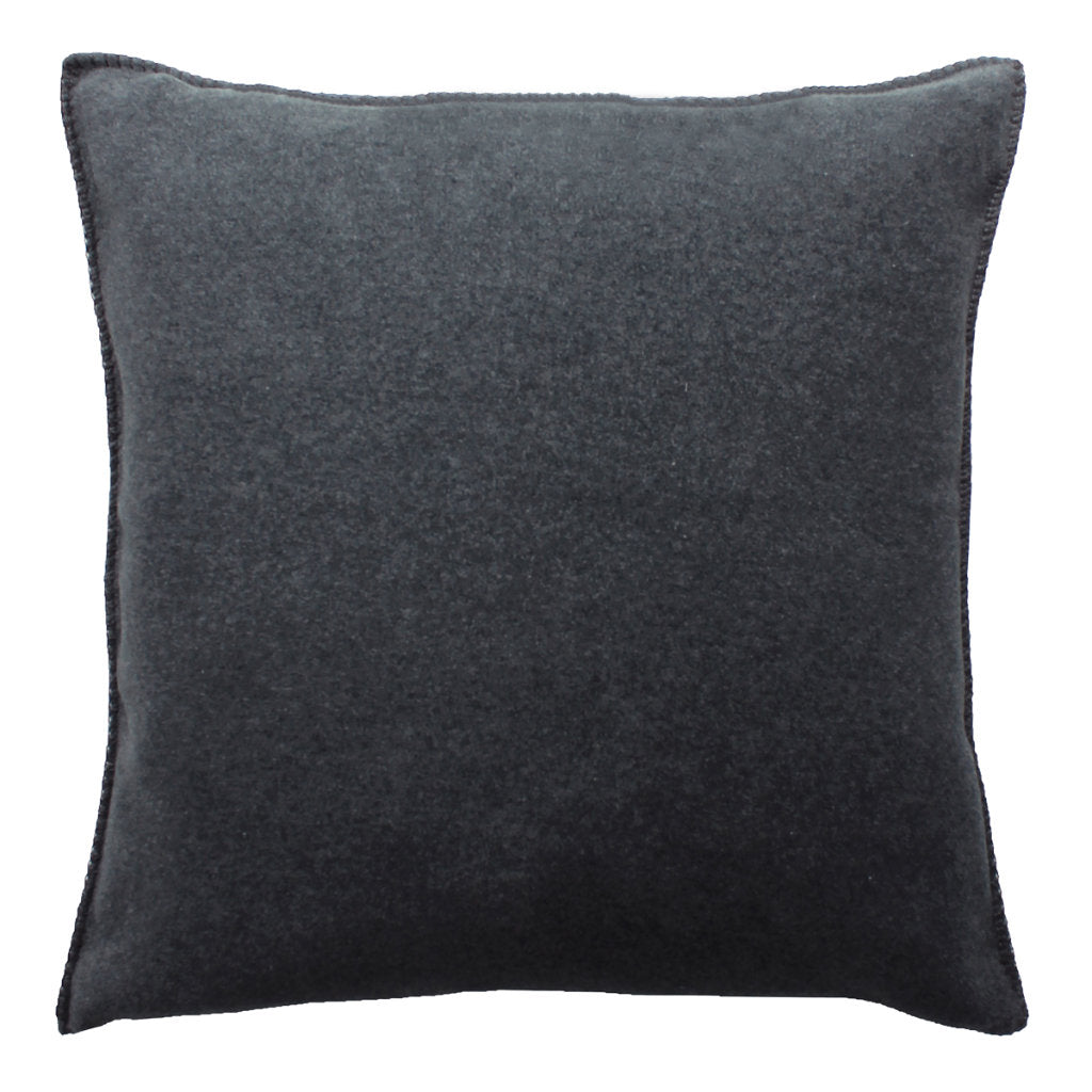 Fleece Kissen Tony quadratisch S von Eagle Plaids in der Farbe Anthrazit