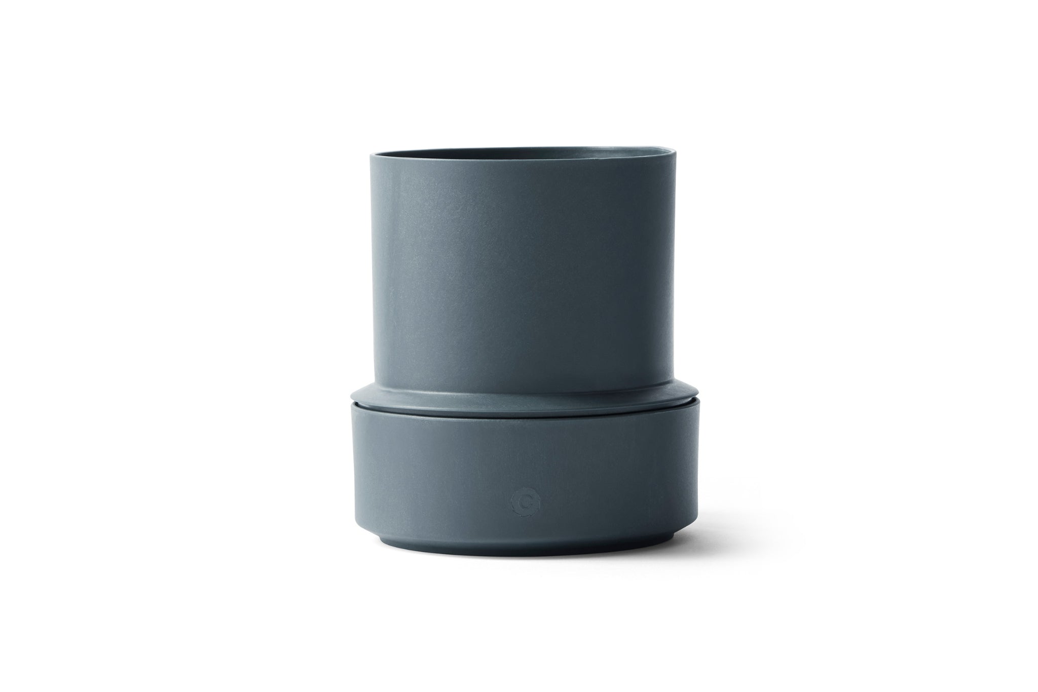 Billund selbstbewässernder Kräutertopf von Crushgrind aus recyceltem Polypropylen in der Farbe Blueberry