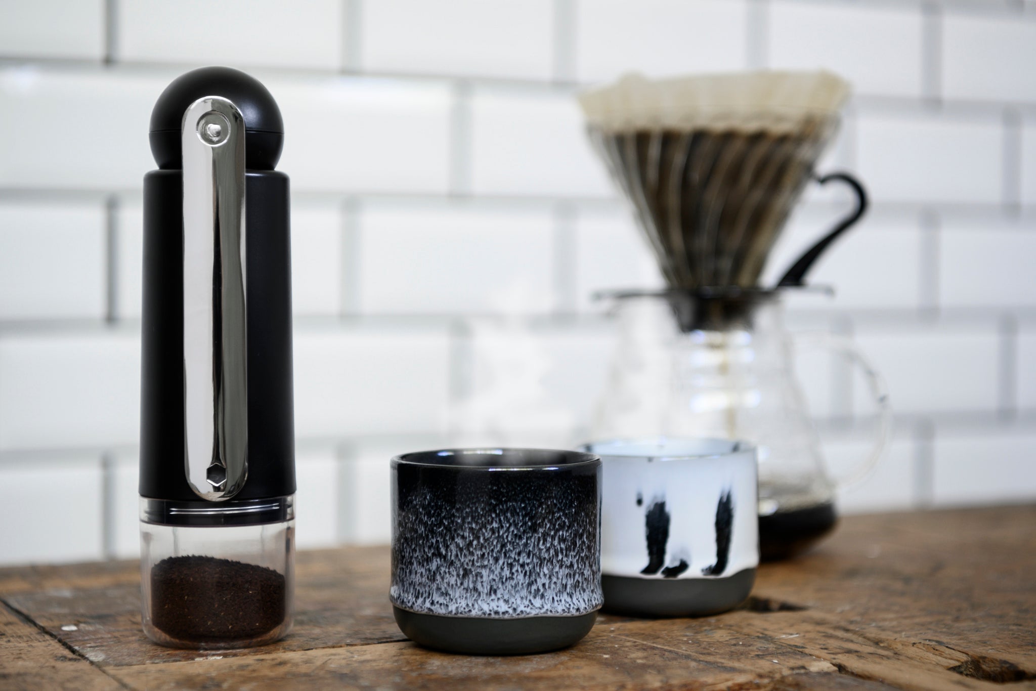Crushgrind Kaffeemühle Colombia aus schwarzem Kunststoff mit abnehmbarer Kurbel