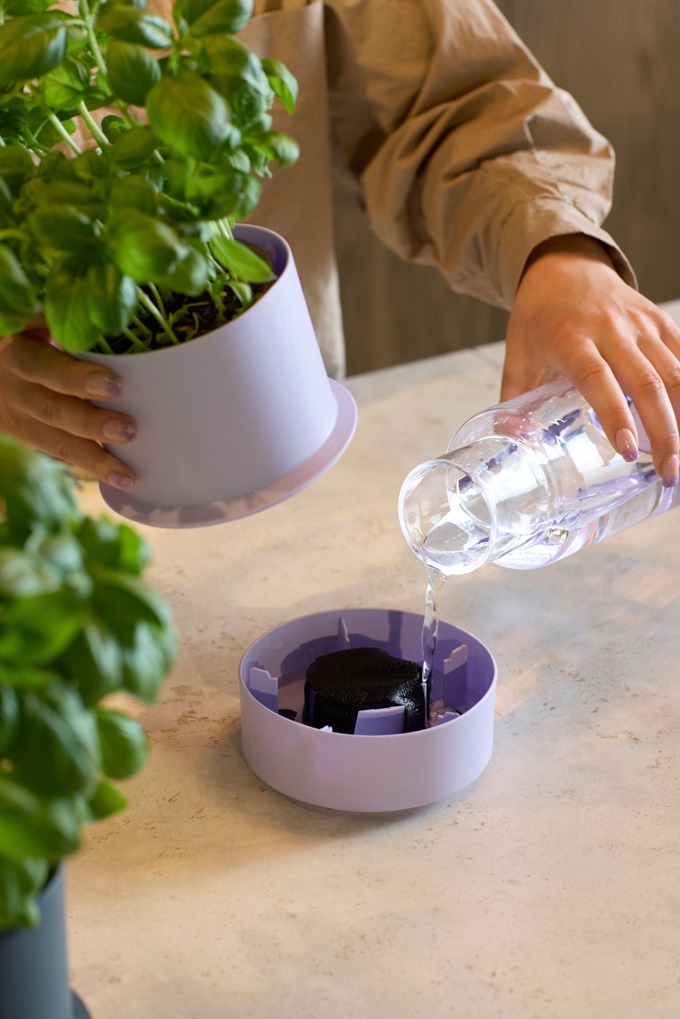 Billund selbstbewässernder Kräutertopf von Crushgrind aus recyceltem Polypropylen in der Farbe Lavender