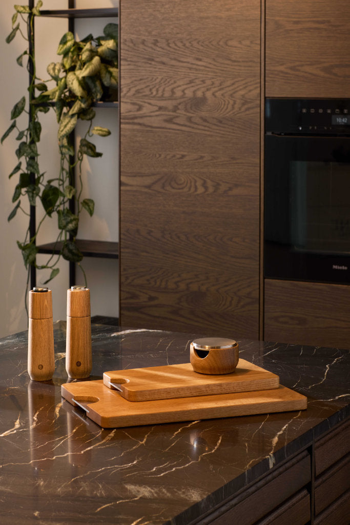 Tischreibe Champagne von Crushgrind für Parmesan aus Eiche und Metall 