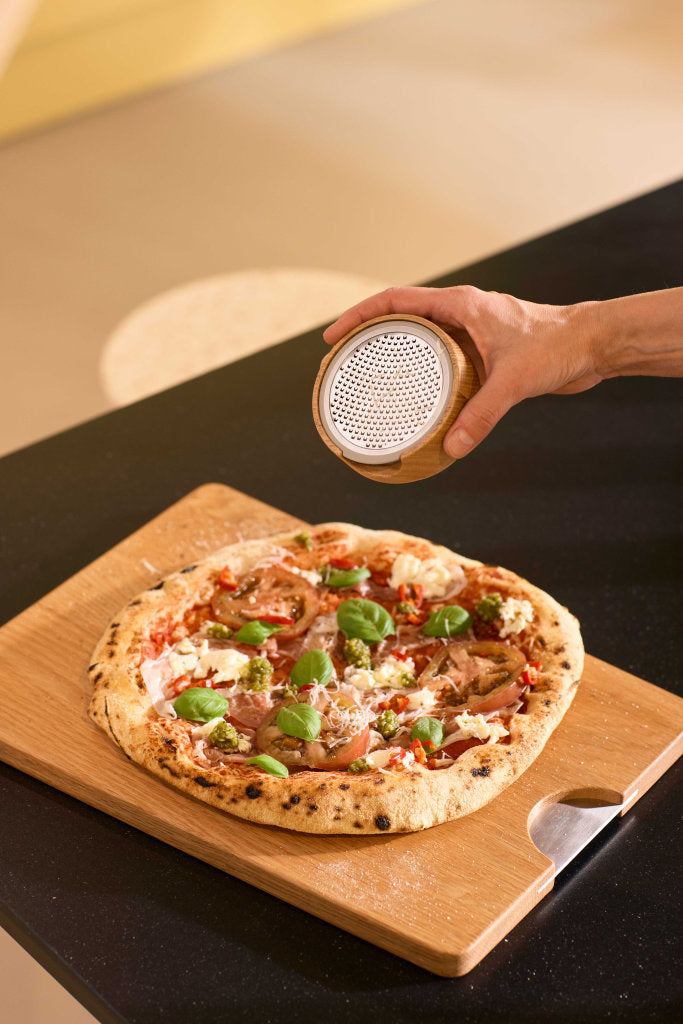 Tischreibe Champagne von Crushgrind für Parmesan aus Eiche und Metall 