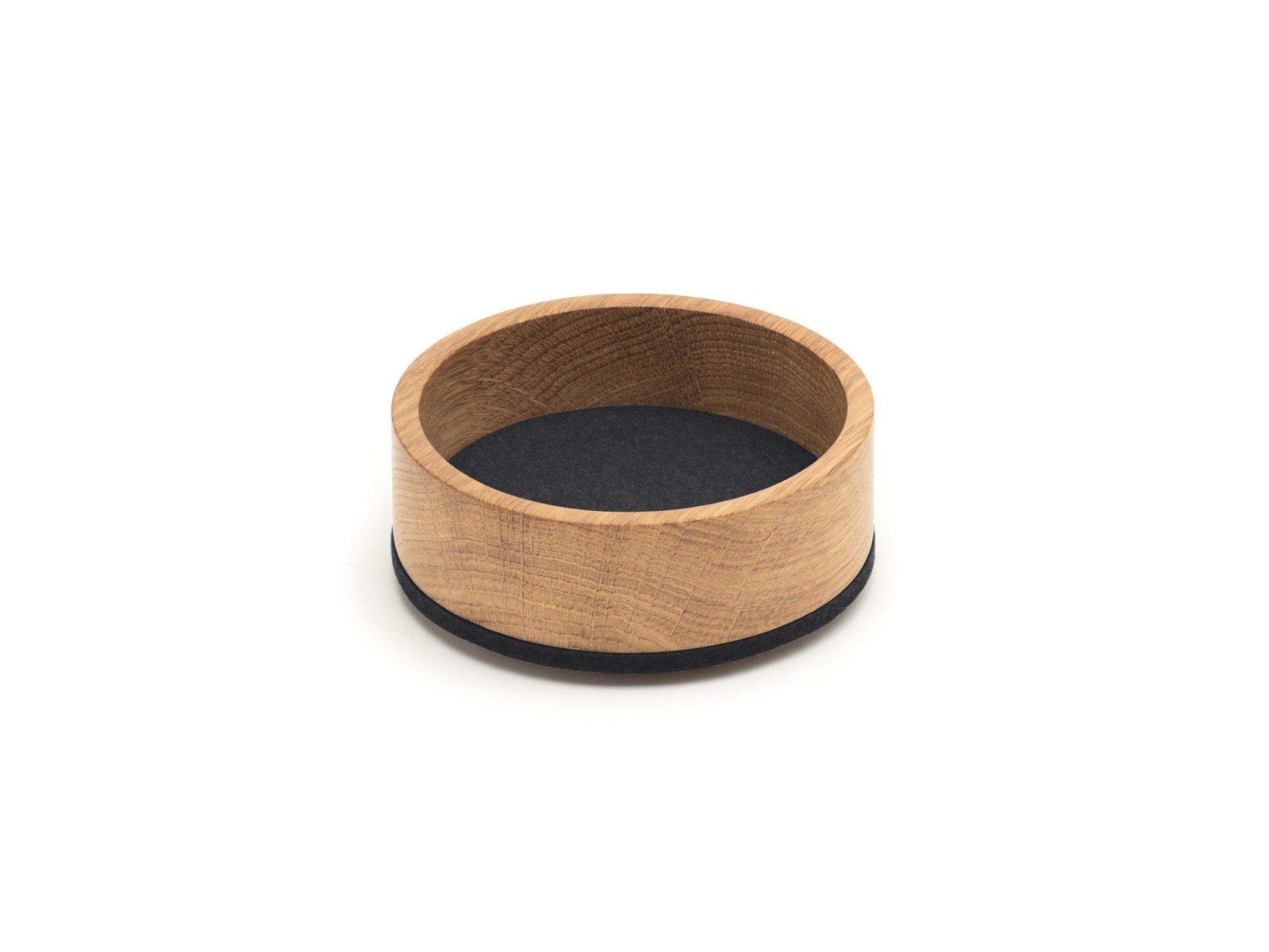 Rundes Tablett Bowl S von Hey-Sign aus Eichenholz und Wollfilz in der Farbe Schwarz
