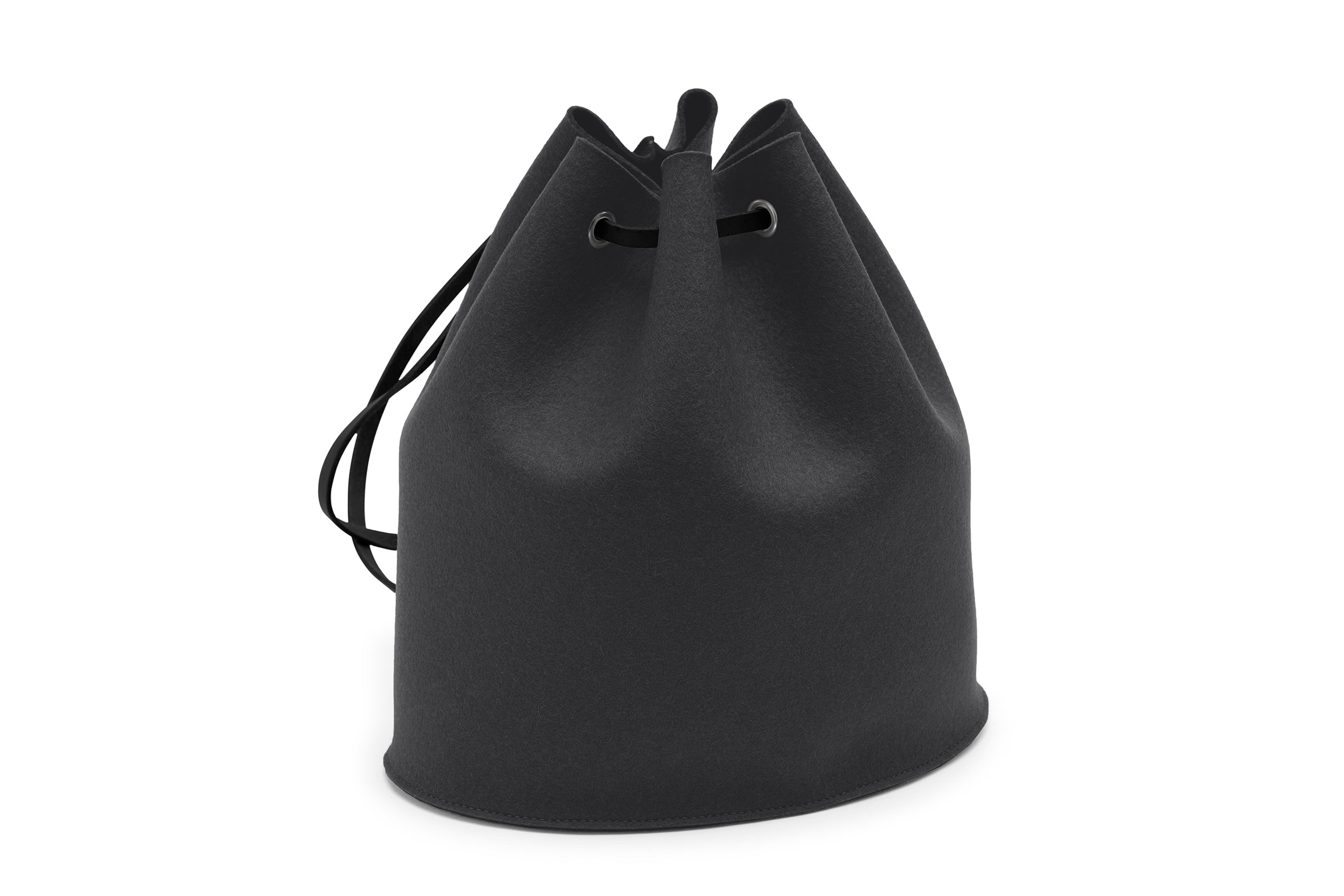 Rucksack Tilda aus Wollfilz von Hey-Sign in der Größe M mit schwarzen Lederriemen, Farbe Schwarz