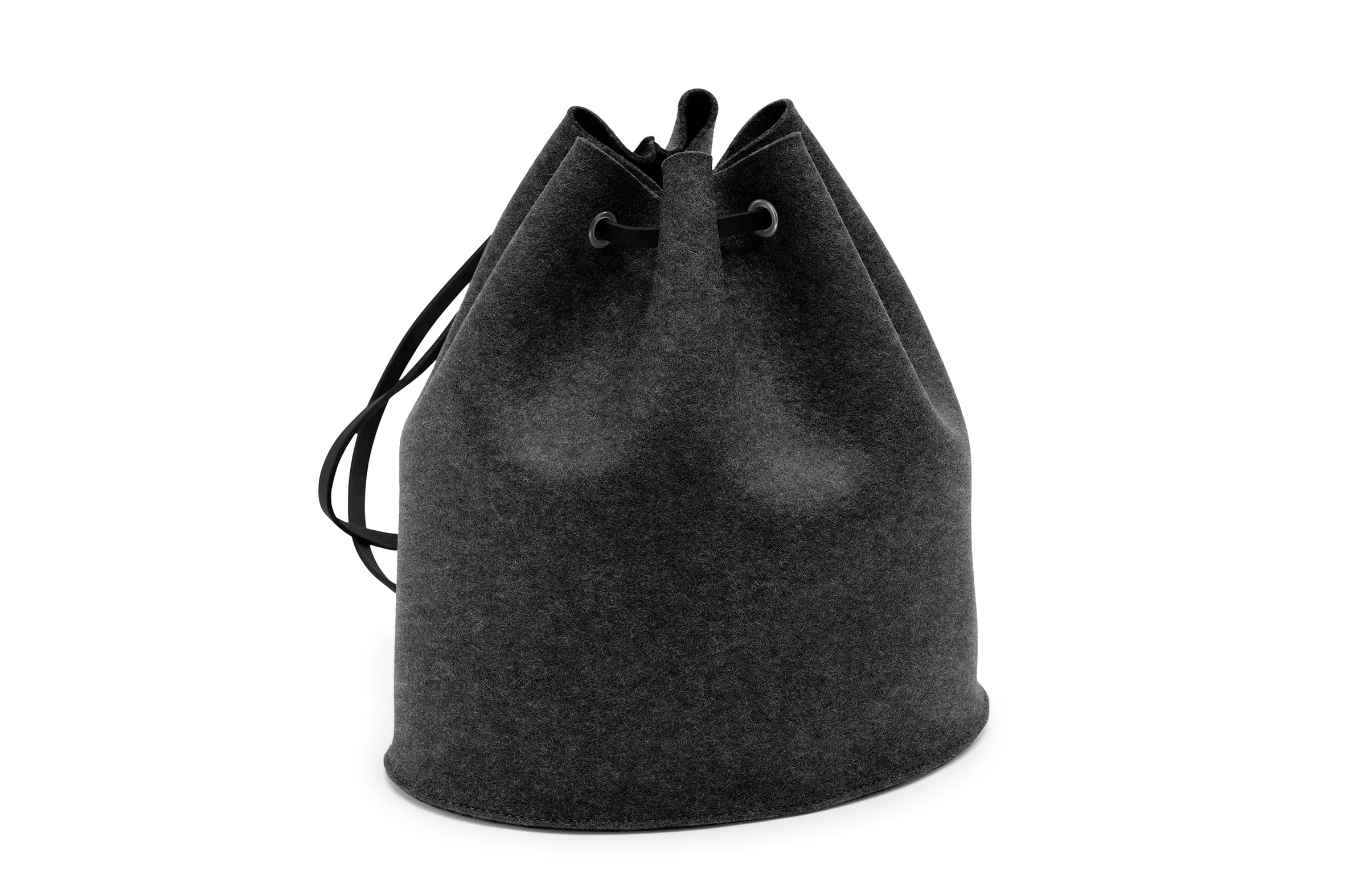Rucksack Tilda aus Wollfilz von Hey-Sign in der Größe M mit schwarzen Lederriemen, Farbe Graphit