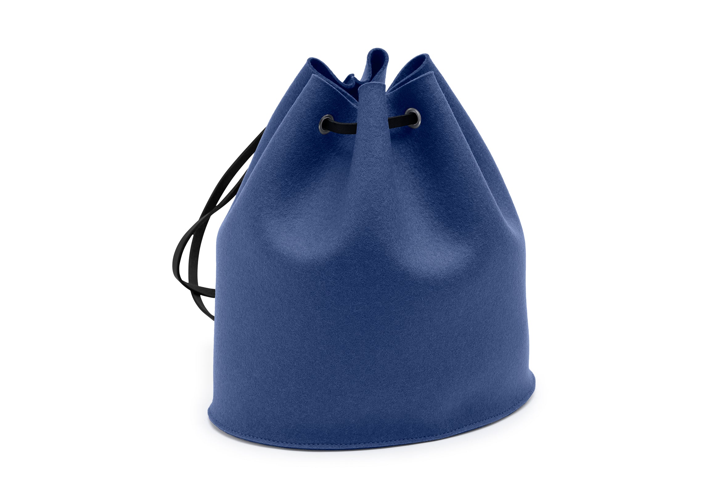 Rucksack Tilda aus Wollfilz von Hey-Sign in der Größe M mit schwarzen Lederriemen, Farbe Indigo