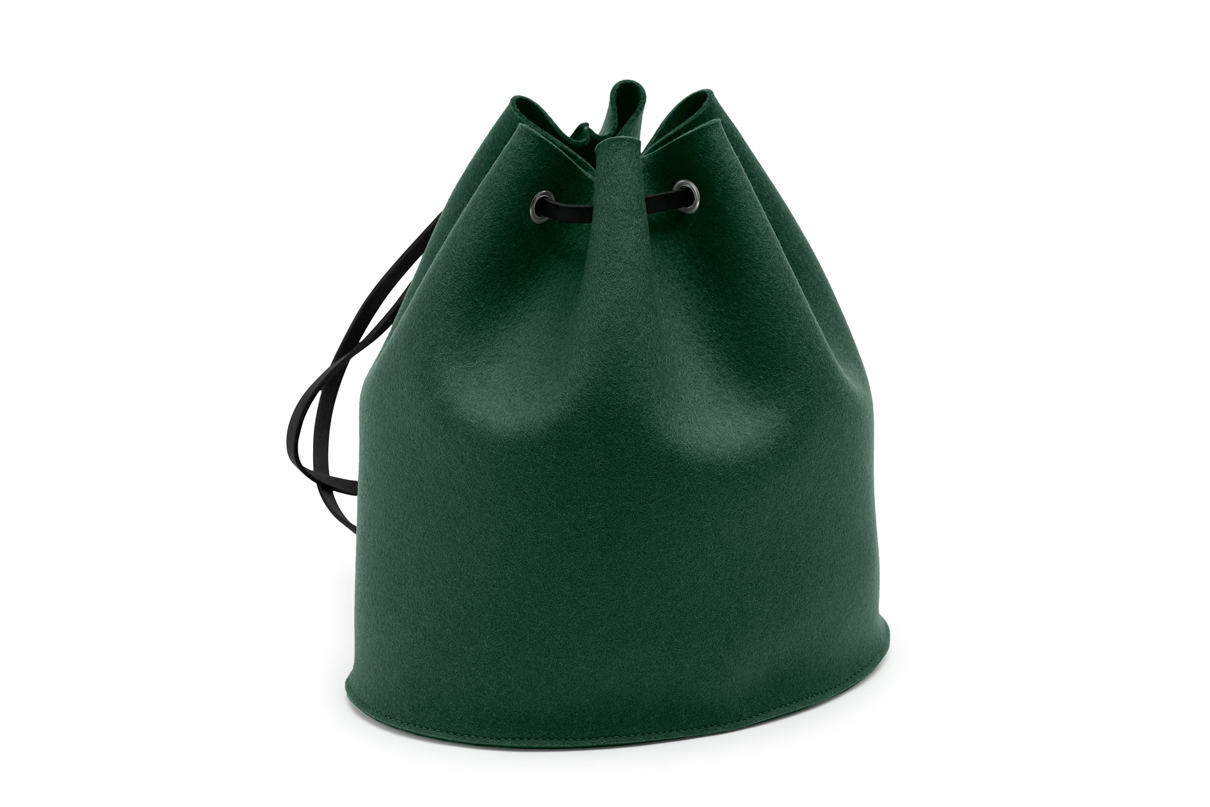 Rucksack Tilda aus Wollfilz von Hey-Sign in der Größe M mit schwarzen Lederriemen, Farbe Deep Forest