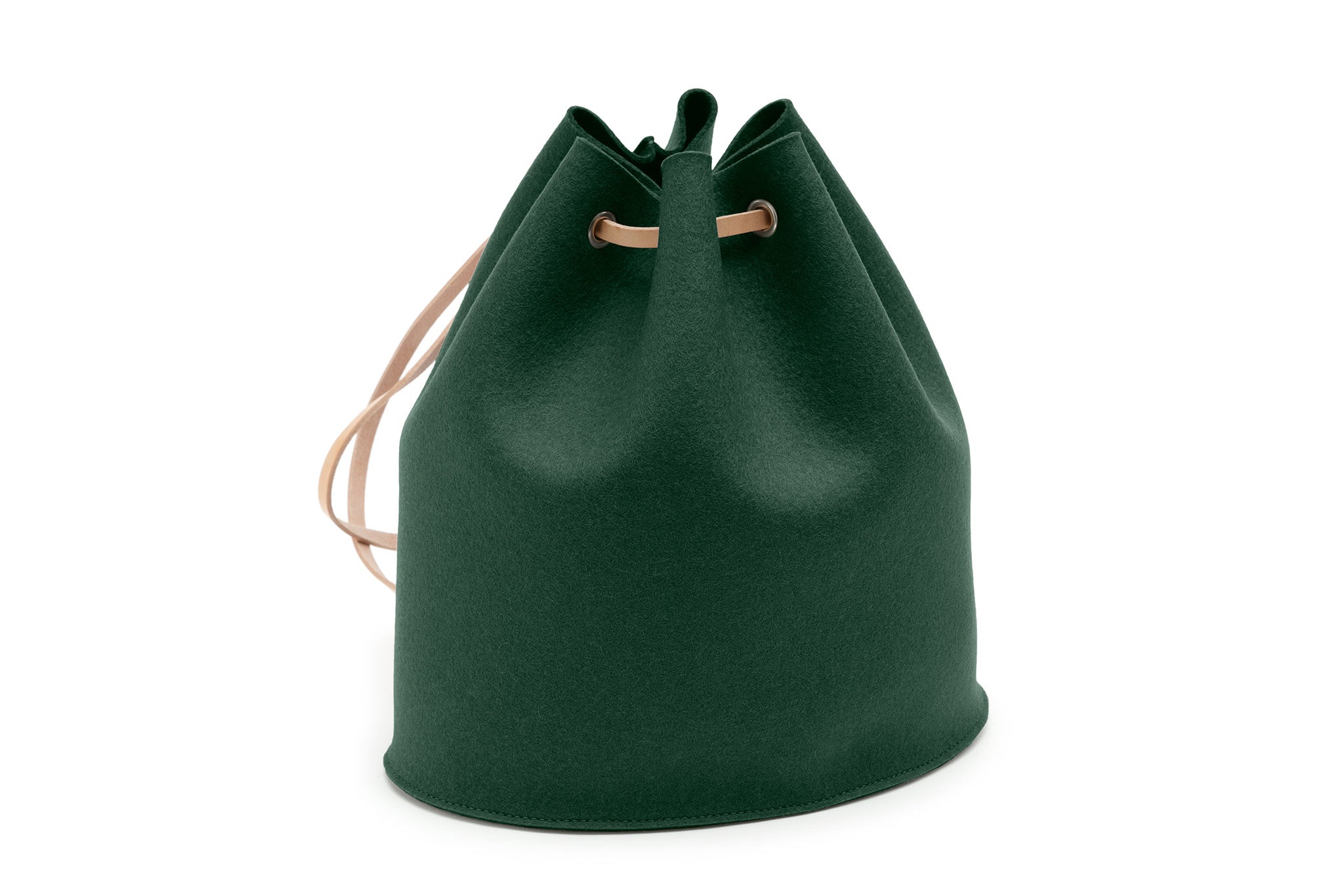 Rucksack Tilda aus Wollfilz von Hey-Sign in der Größe M mit naturfarbenen Lederriemen, Farbe Deep Forest