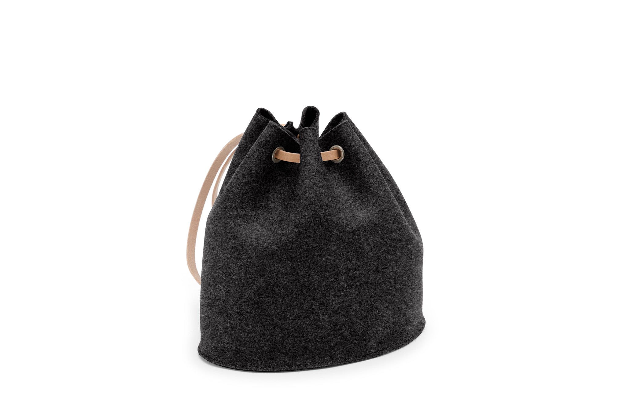 Rucksack Tilda aus Wollfilz von Hey-Sign in der Größe S mit naturfarbenen Lederriemen, Farbe Graphit