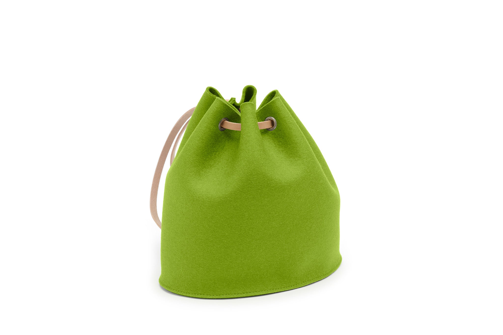 Rucksack Tilda aus Wollfilz von Hey-Sign in der Größe S mit naturfarbenen Lederriemen, Farbe Maigrün