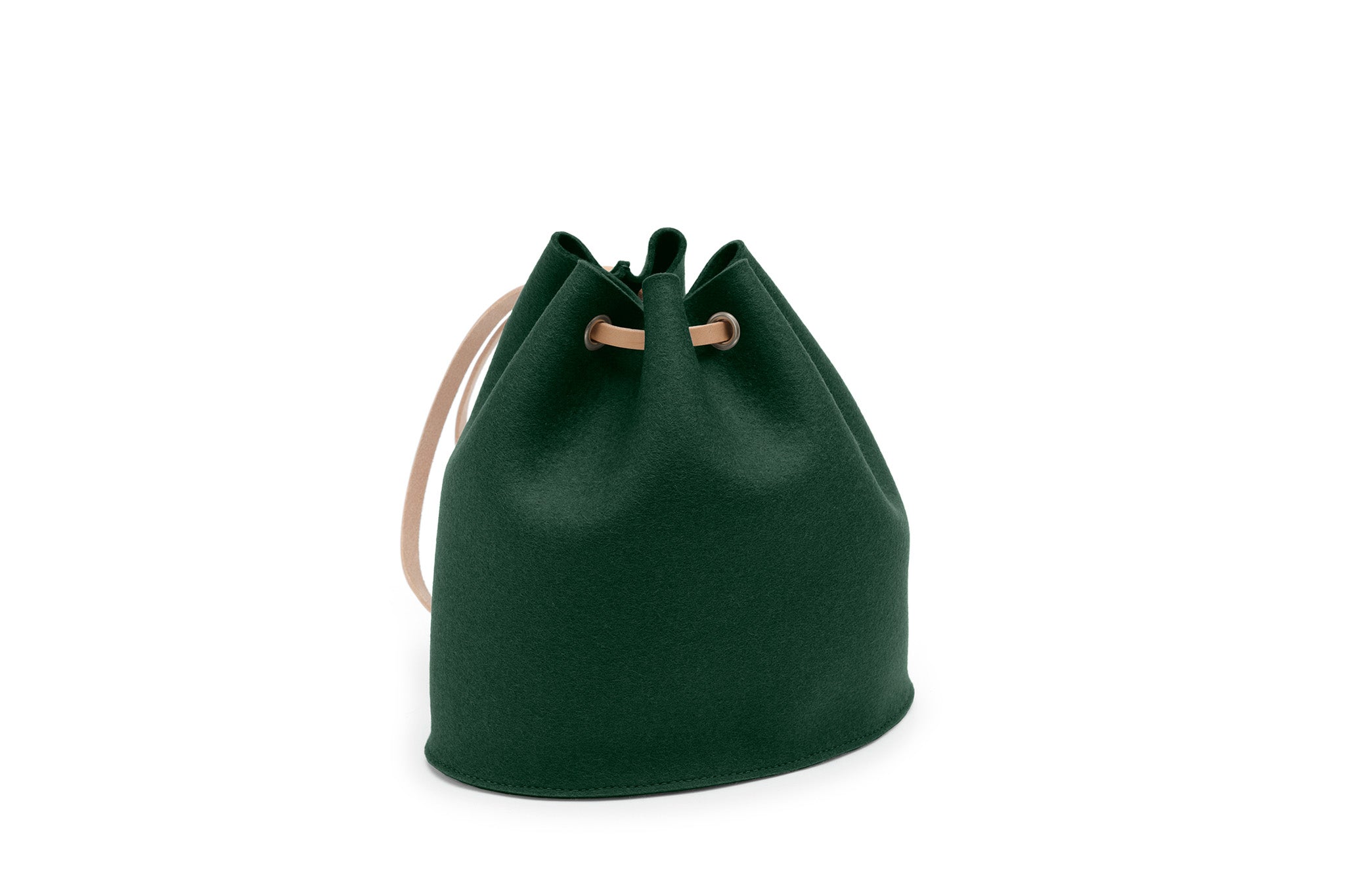 Rucksack Tilda aus Wollfilz von Hey-Sign in der Größe S mit naturfarbenen Lederriemen, Farbe Deep Forest