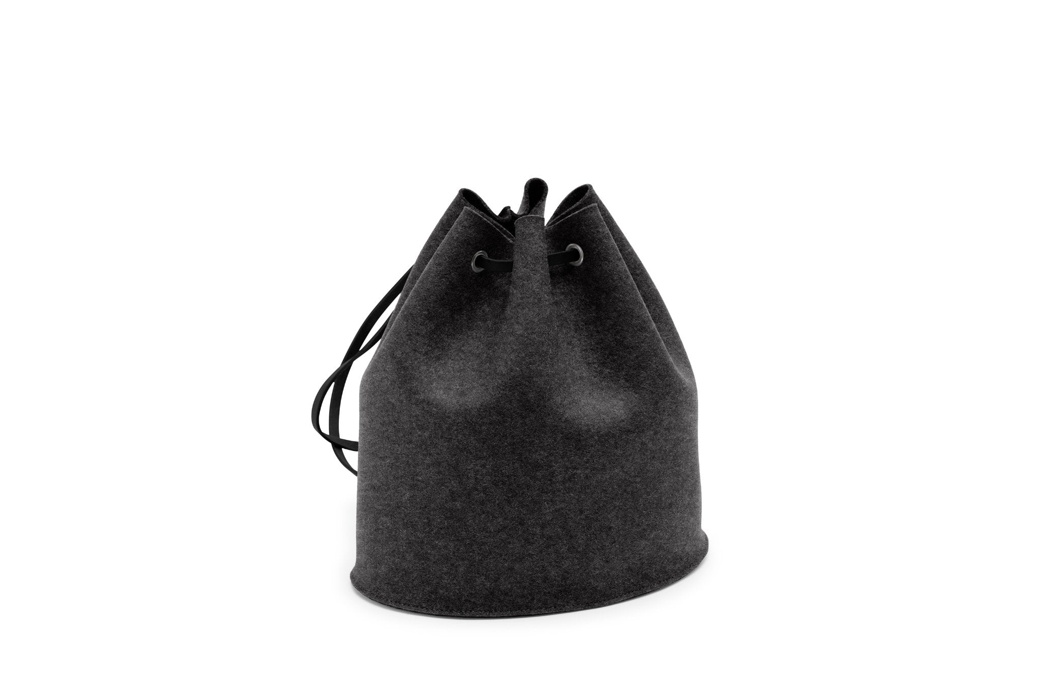 Rucksack Tilda aus Wollfilz von Hey-Sign in der Größe S mit schwarzen Lederriemen, Farbe Graphit