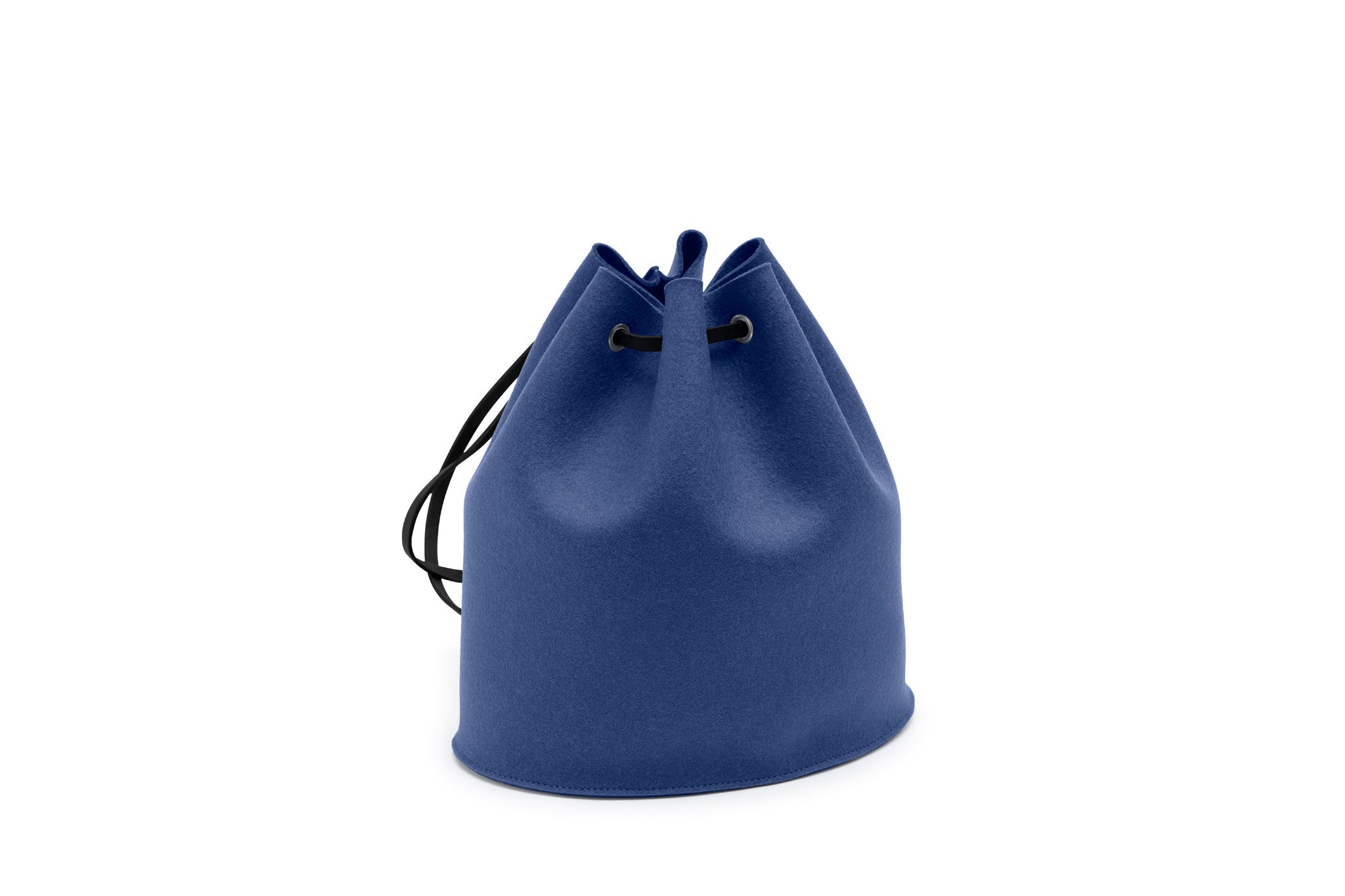 Rucksack Tilda aus Wollfilz von Hey-Sign in der Größe S mit schwarzen Lederriemen, Farbe Indigo
