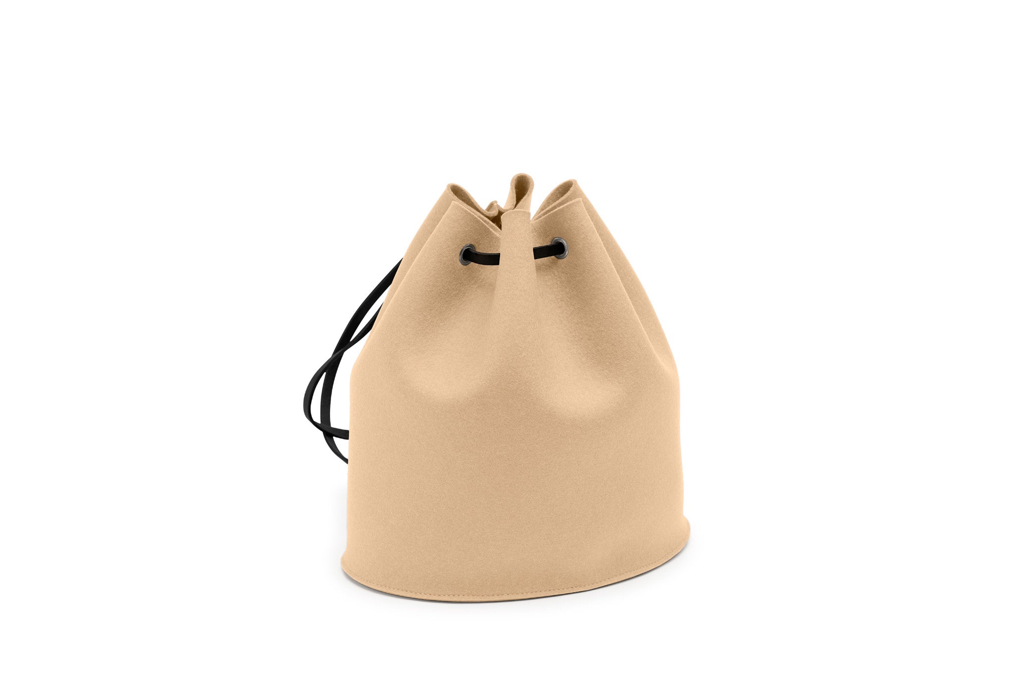 Rucksack Tilda aus Wollfilz von Hey-Sign in der Größe S mit schwarzen Lederriemen, Farbe Karamell
