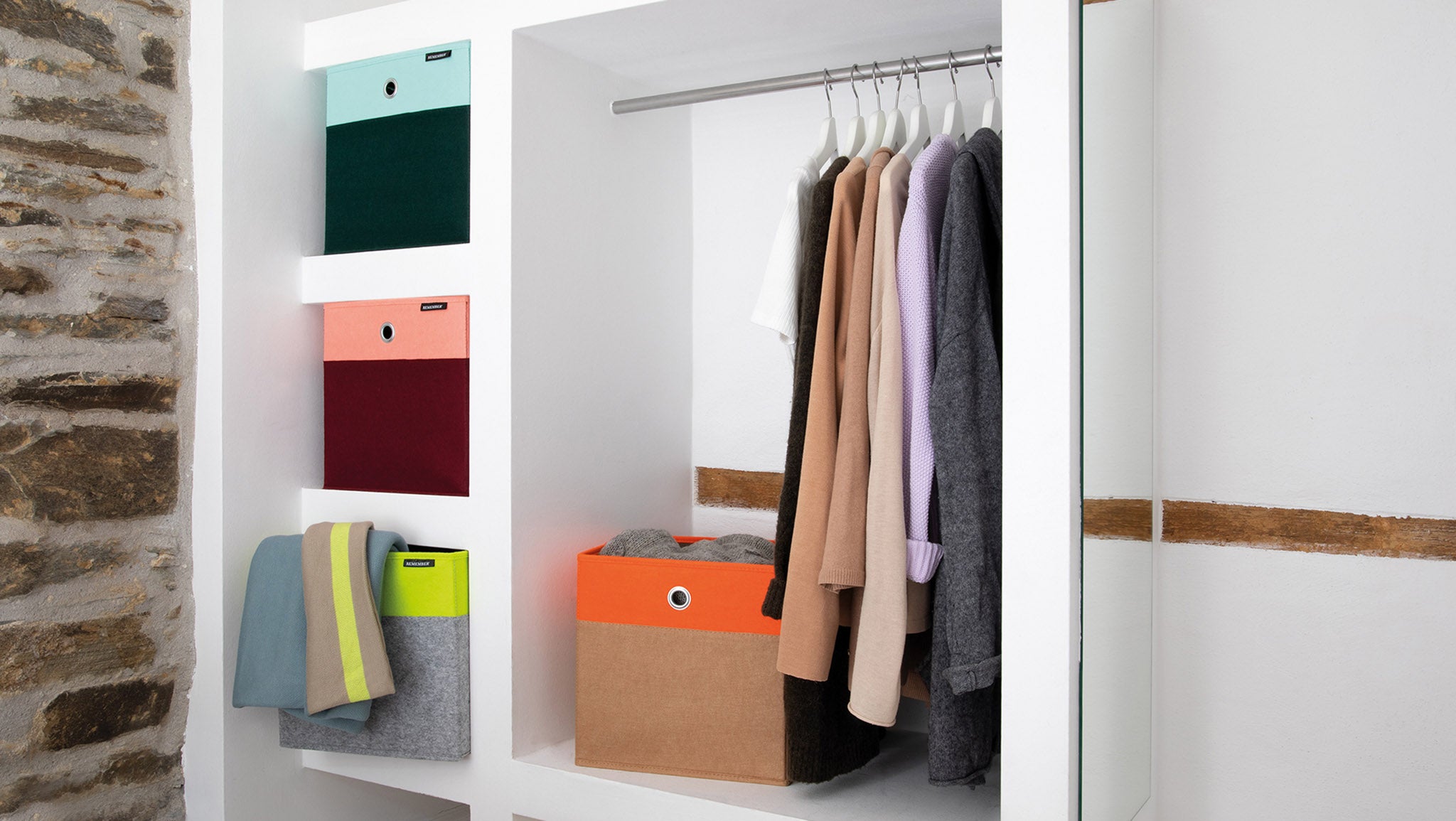 Bunte Faltboxen mit Textilbezug von Remember
